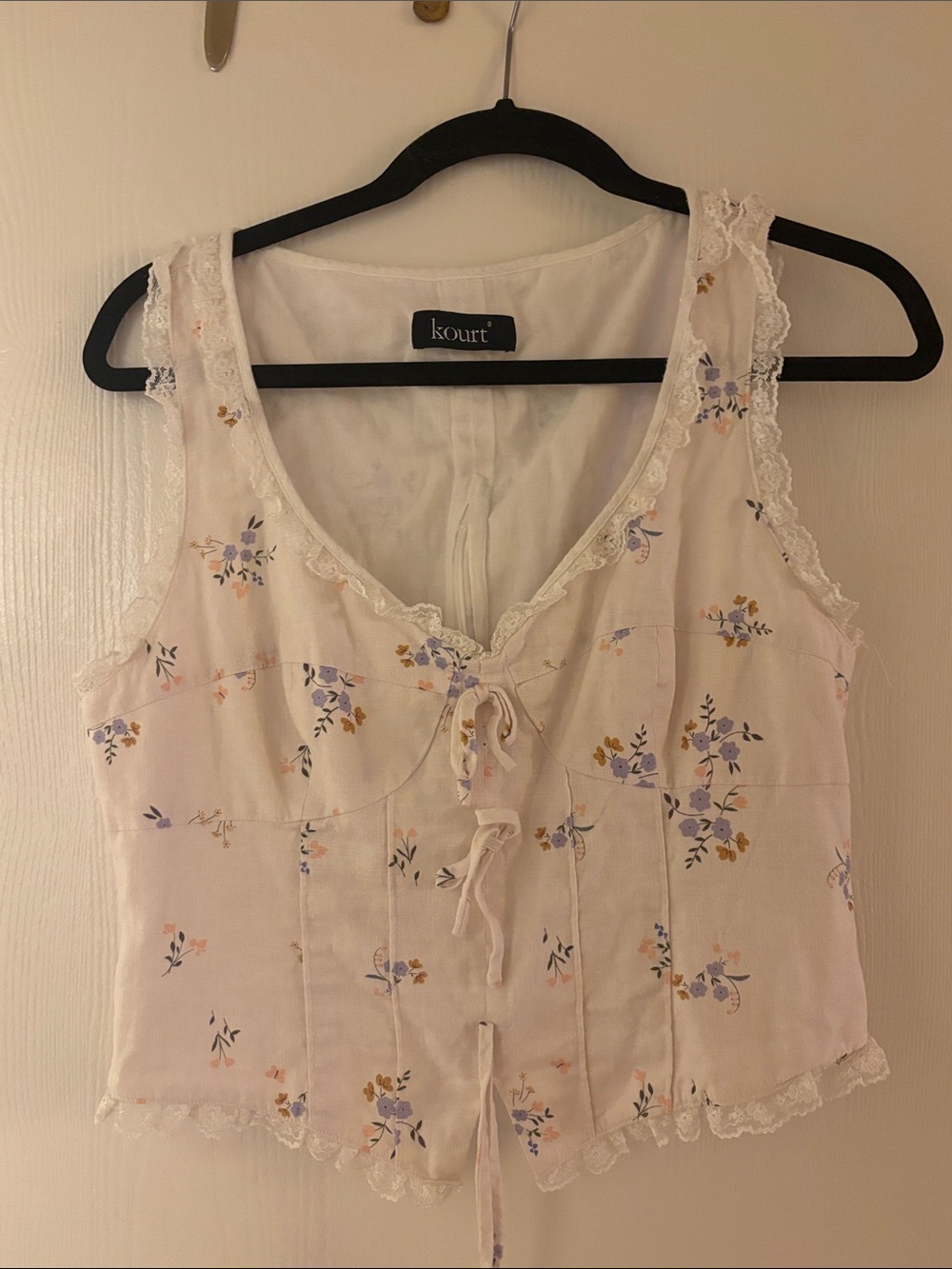 Floral Lace-Trim Cream Sleeveless Top